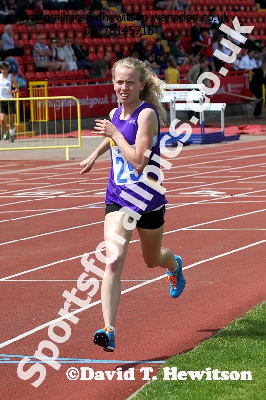 Girls 1500 metres, Northern Inter-County Schools, Gateshead International Stadum. Photo: David T. Hewitson/Sports for All Pics